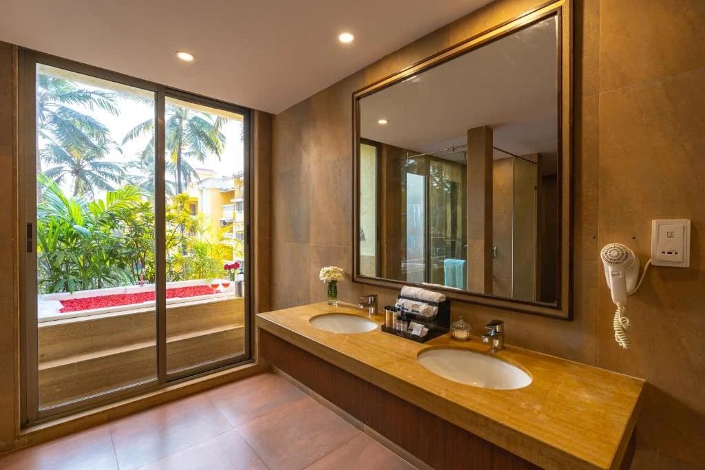Hotels in Calangute with Bathtub