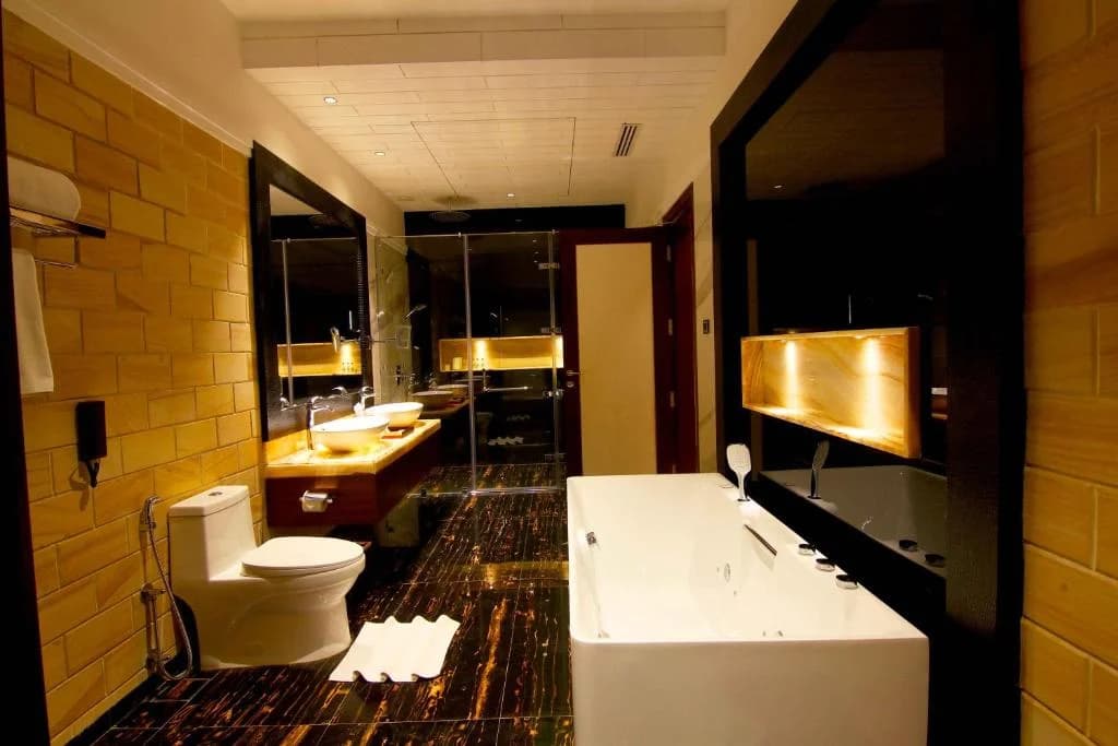 Hotels in Lonavala with Bathtub