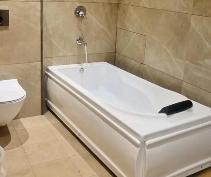 Hotels in Zirakpur with Bathtub