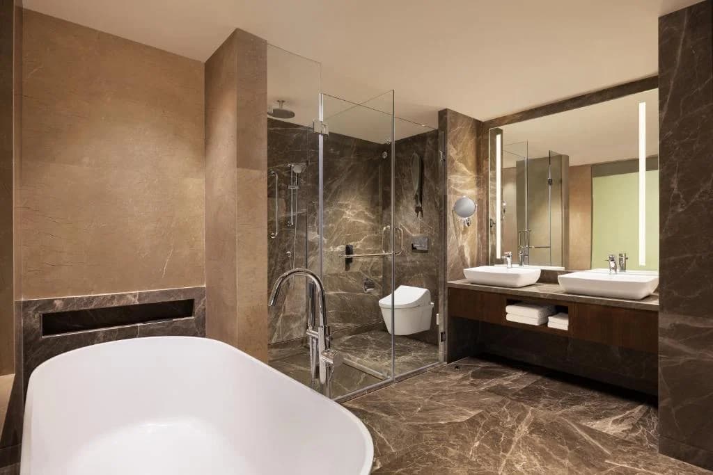 Hotels in Shillong with Bathtub