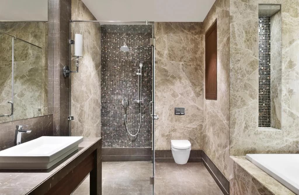 Hotels in Indore with Bathtub