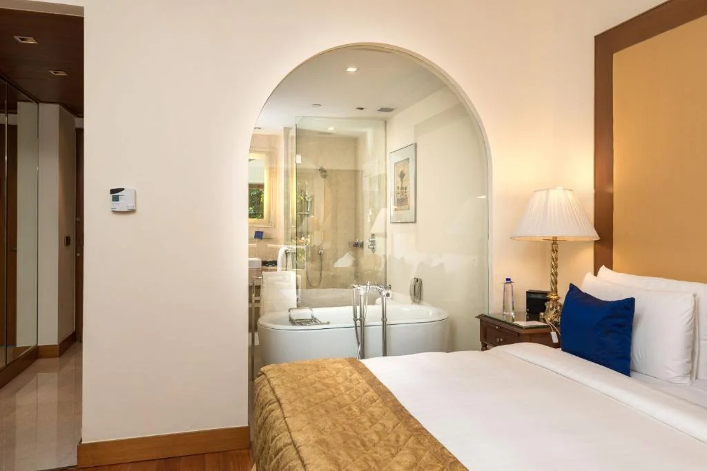 Hotels in Boston with Bathtub
