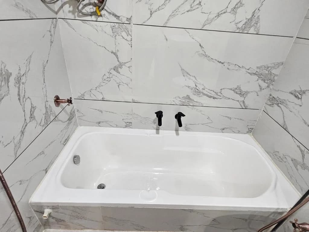 Hotels in Gandhinagar with Bathtub
