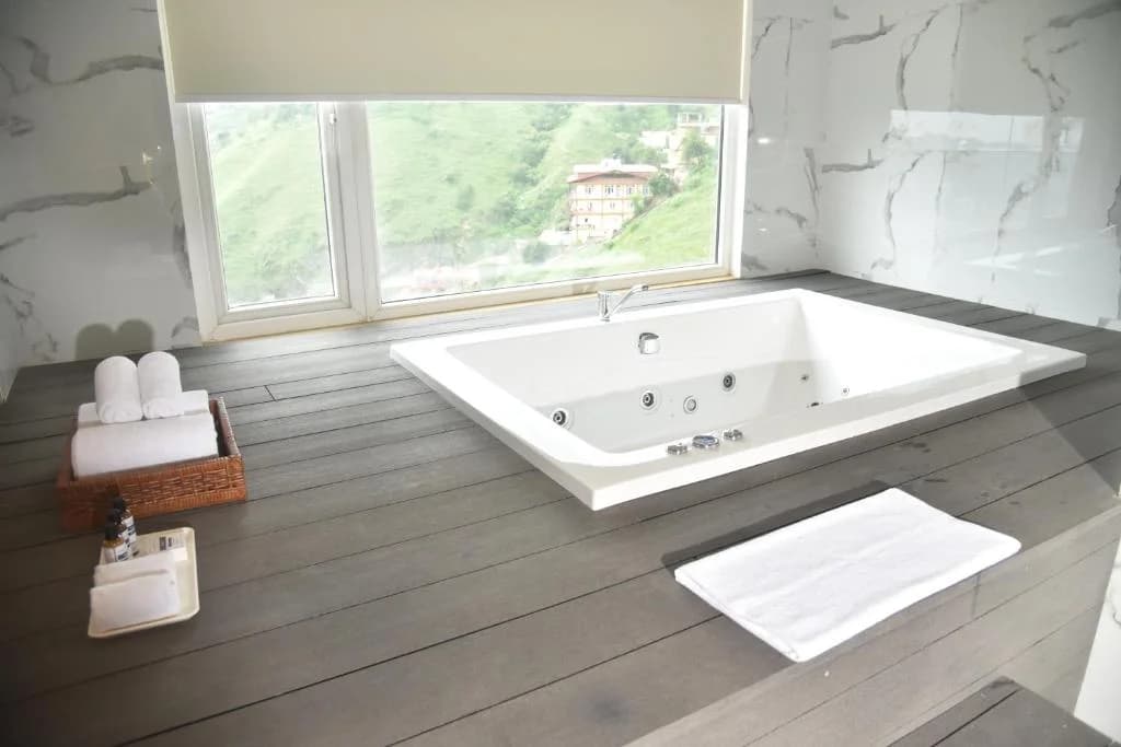 Hotels in Shimla with Bathtub