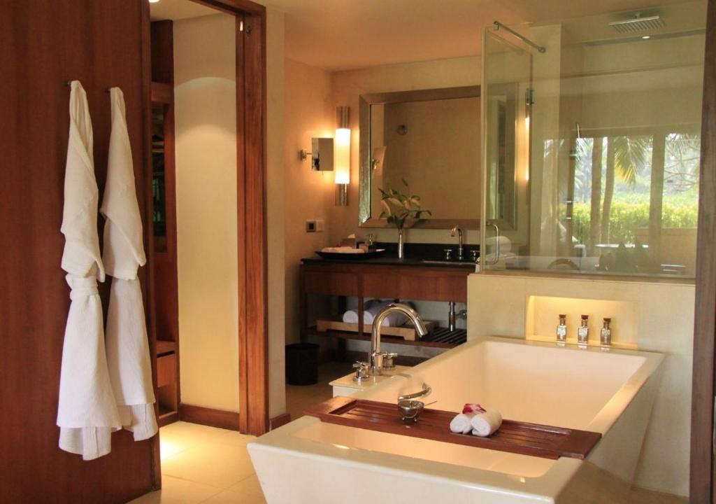 Alila Diwa Goa - A Hyatt Brand with Bathtub Room Alila Diwa Goa - A Hyatt Brand with Bathtub Room