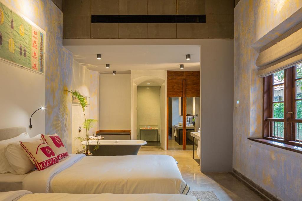 Bath Tub Room The Postcard Mandalay Hall, Kochi Bath Tub Room The Postcard Mandalay Hall, Kochi