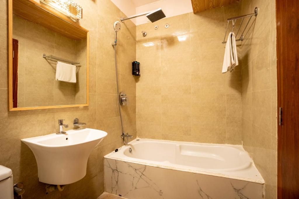 Bath Tub Seasons Suites Koramangala Bath Tub Seasons Suites Koramangala