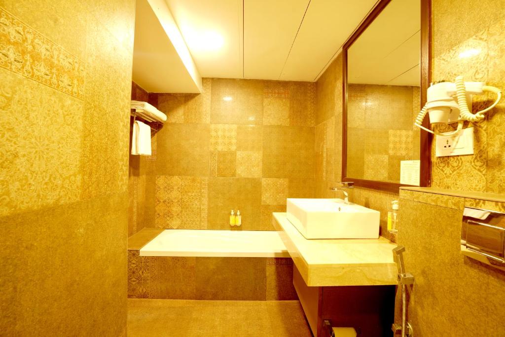 Bathtub BloomSuites l Calangute Bathtub BloomSuites l Calangute