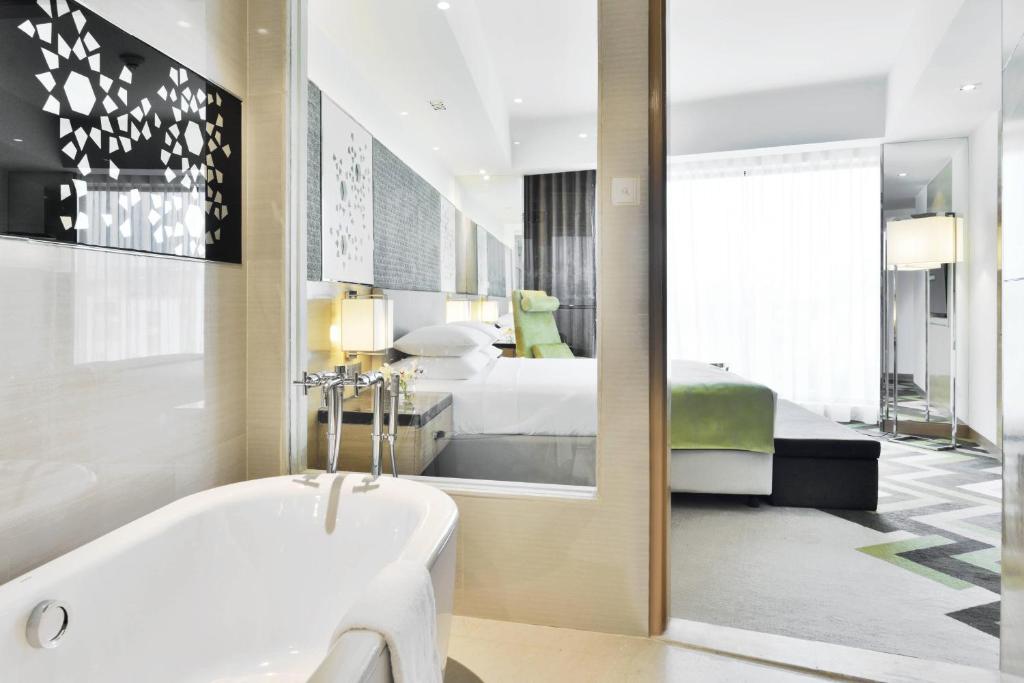 Bathtub Hotel Courtyard by Marriott Agra Bathtub Hotel Courtyard by Marriott Agra
