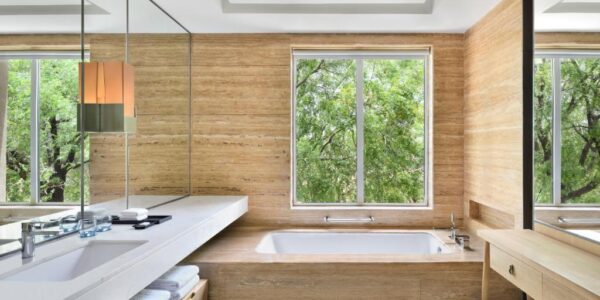 Bathtub Hotel Courtyard by Marriott Aravali Resort Faridabad
