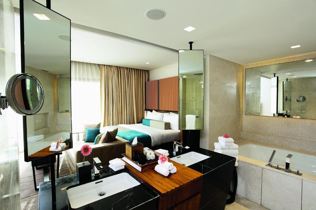Bathtub Hotel Faridabad Vivanta Surajkund, NCR Bathtub Hotel Faridabad Vivanta Surajkund, NCR