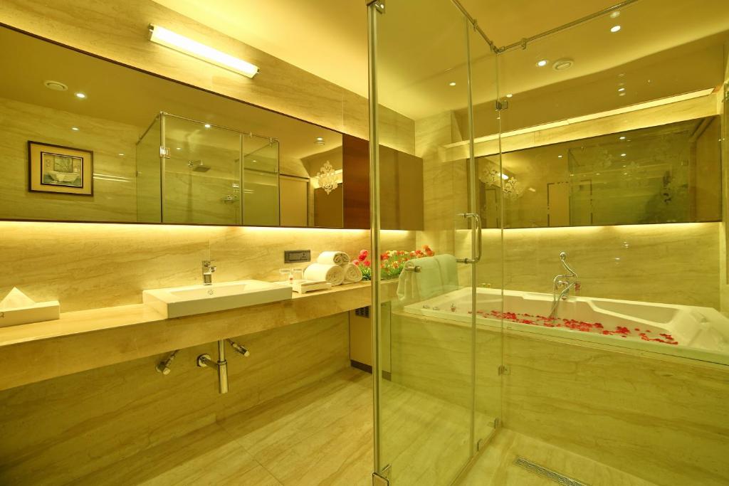 Bathtub Hotel G Express Formerly Known As Tgb Express Ahmedabad Bathtub Hotel G Express Formerly Known As Tgb Express Ahmedabad