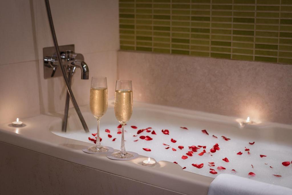 Bathtub Hotel Golden Tulip Gurgaon Sector 29 Bathtub Hotel Golden Tulip Gurgaon Sector 29
