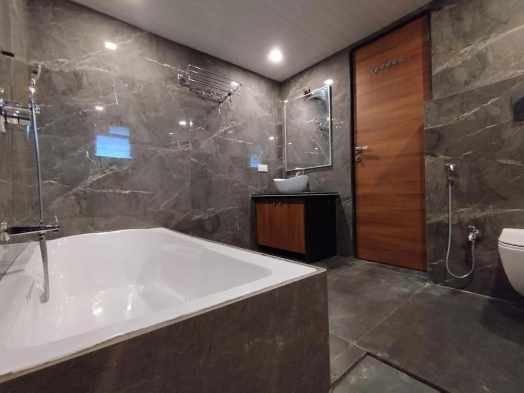 Bathtub Hotel Hillview Rooms by 29 Bungalow Panchgani Bathtub Hotel Hillview Rooms by 29 Bungalow Panchgani