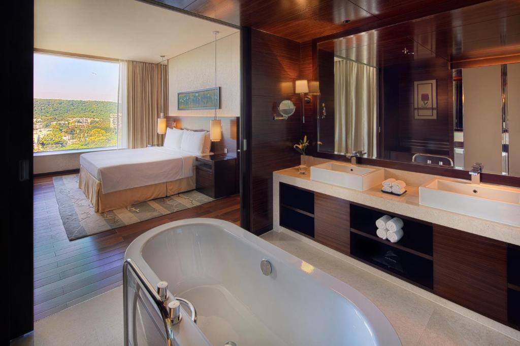 Bathtub Hotel JW Marriott Pune Bathtub Hotel JW Marriott Pune