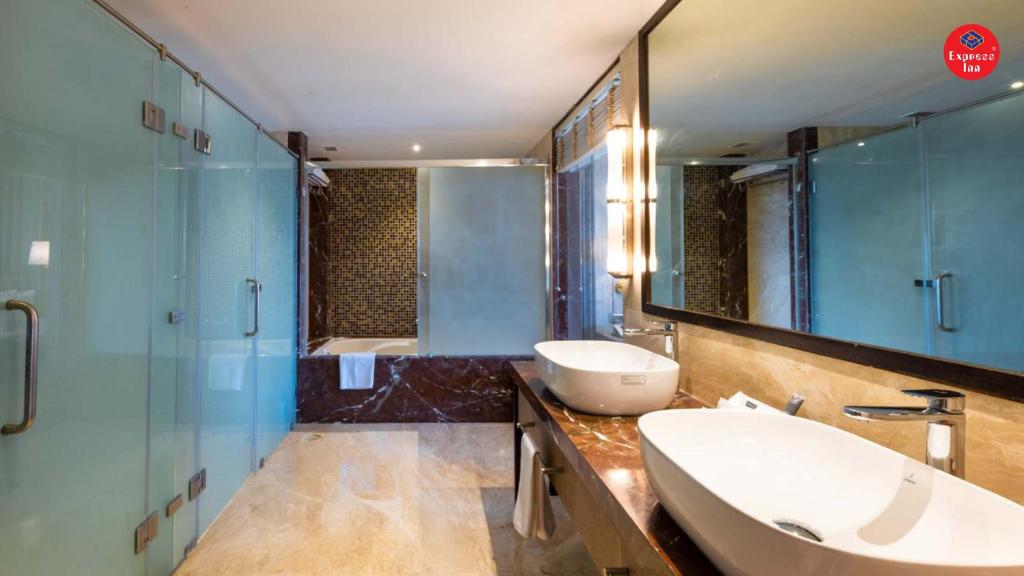 Bathtub Hotel Nashik Express Inn The Business Luxury Hotel Bathtub Hotel Nashik Express Inn The Business Luxury Hotel