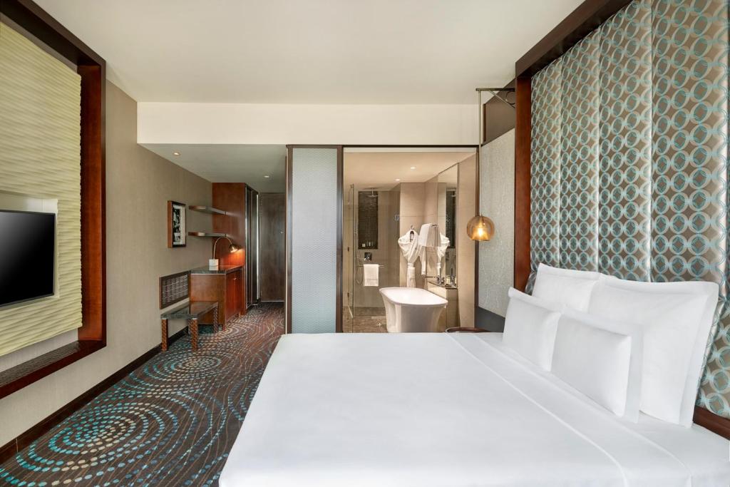 Bathtub Hotel Pullman New Delhi Aerocity- International Airport Bathtub Hotel Pullman New Delhi Aerocity- International Airport