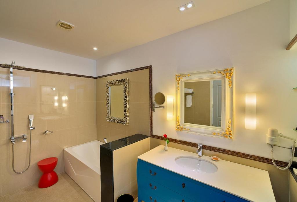 Bathtub Hotel Puri Mayfair Waves Bathtub Hotel Puri Mayfair Waves