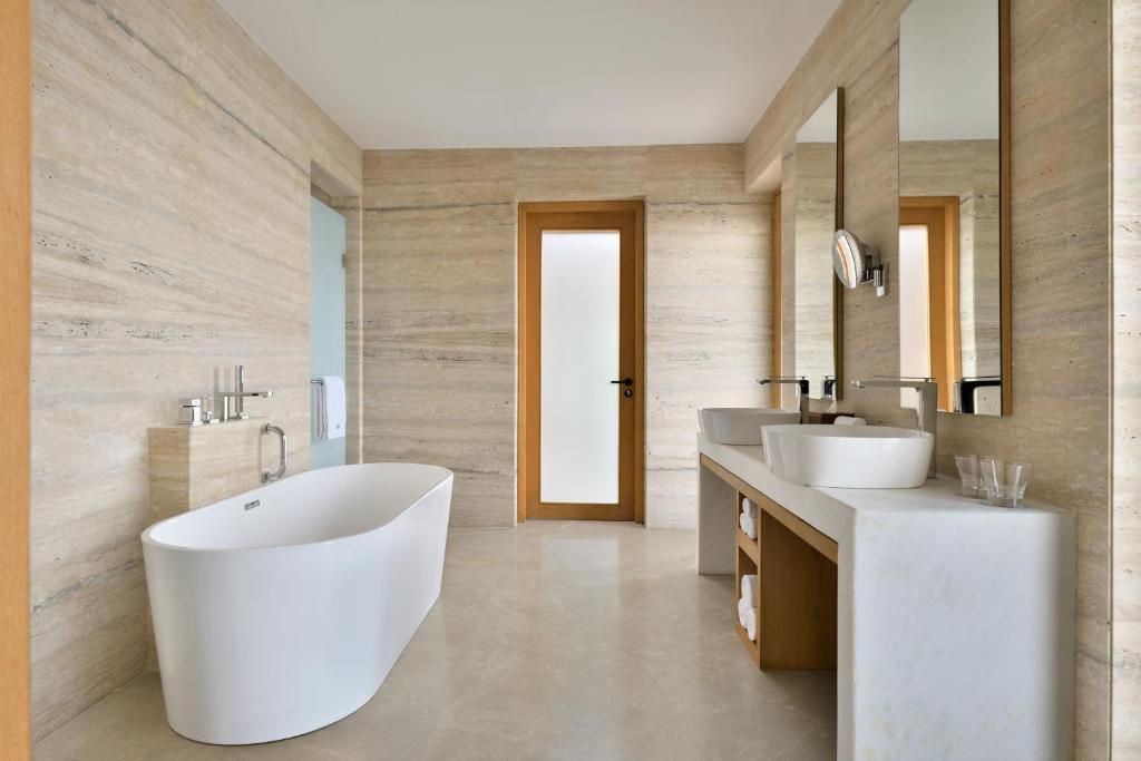 Bathtub Hotel Rishīkesh The Westin Resort & Spa Himalayas Bathtub Hotel Rishīkesh The Westin Resort & Spa Himalayas