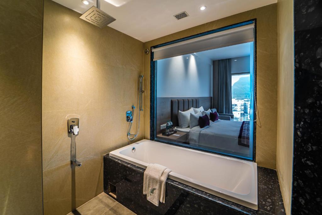 Bathtub Hotel Room Rakabi The Fern, Igatpuri Bathtub Hotel Room Rakabi The Fern, Igatpuri