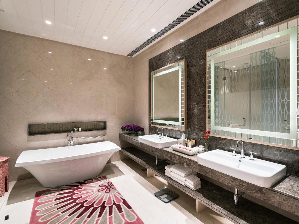 Bathtub Hotel Taj Santacruz Mumbai Bathtub Hotel Taj Santacruz Mumbai