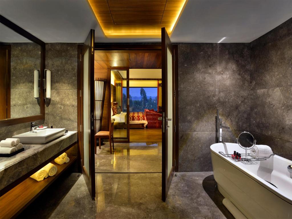 Bathtub Hotel The Lalit Chandigarh Bathtub Hotel The Lalit Chandigarh