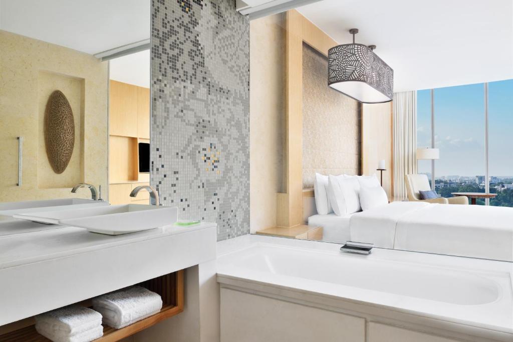 Bathtub Hotel The Westin Gurgaon, New Delhi Bathtub Hotel The Westin Gurgaon, New Delhi