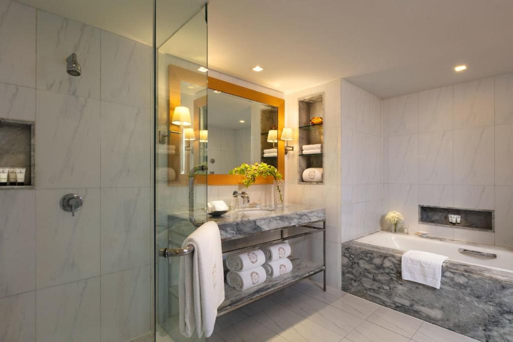 Bathtub Mahipalpur Hotel LINDA GRAND Near International Airport BY-Gross Group Bathtub Mahipalpur Hotel LINDA GRAND Near International Airport BY-Gross Group