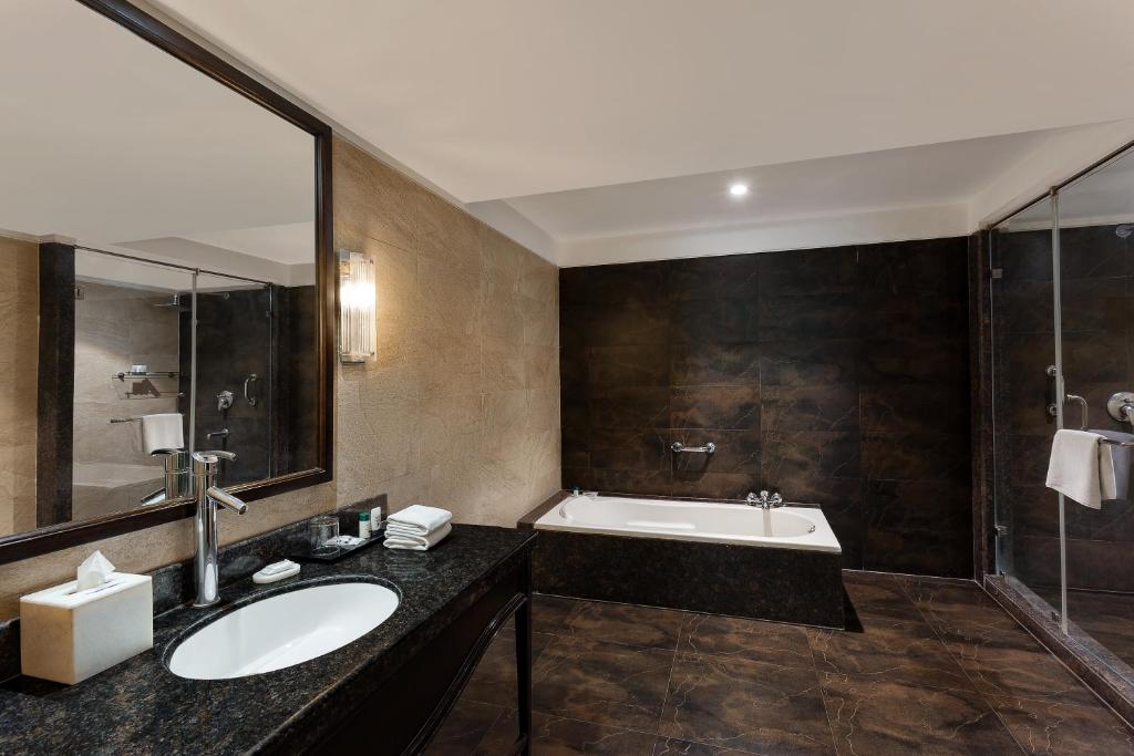 Bathtub Rishīkesh Aloha On The Ganges by Leisure Hotels Bathtub Rishīkesh Aloha On The Ganges by Leisure Hotels