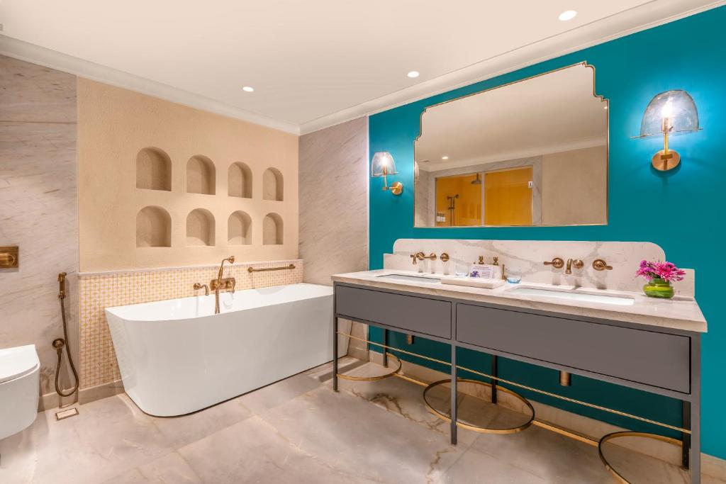 Bathtub Room Aloha On The Ganges by Leisure Hotels Rishīkesh Bathtub Room Aloha On The Ganges by Leisure Hotels Rishīkesh