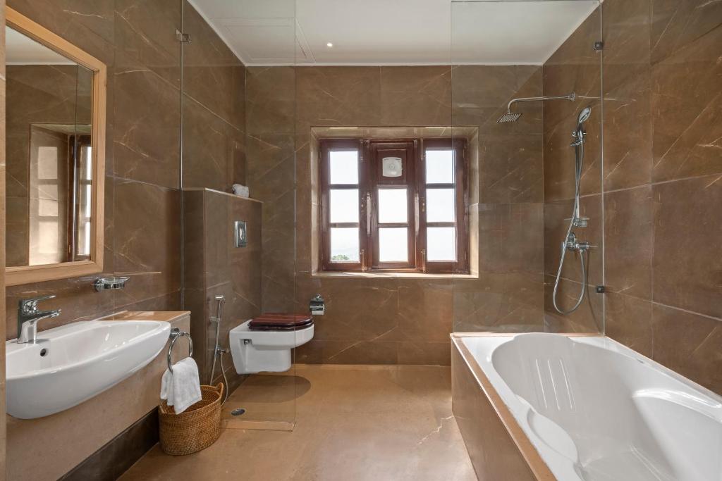 Bathtub Room Brij Anayra Dharamshala A Himalayan Luxury Retreat Bathtub Room Brij Anayra Dharamshala A Himalayan Luxury Retreat