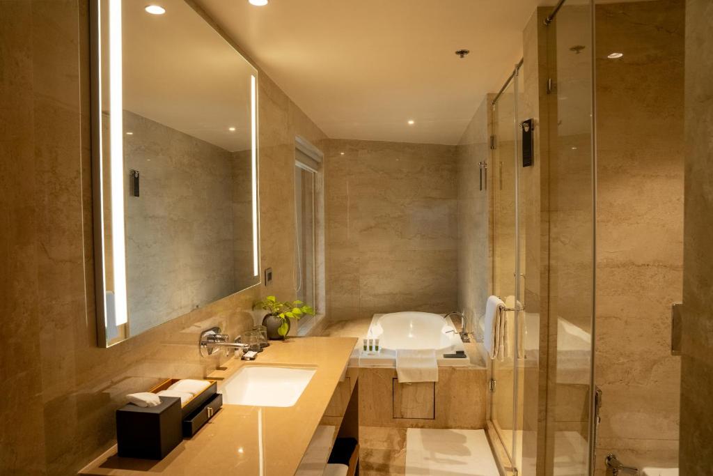 Bathtub Room Courtyard by Marriott Nashik Bathtub Room Courtyard by Marriott Nashik