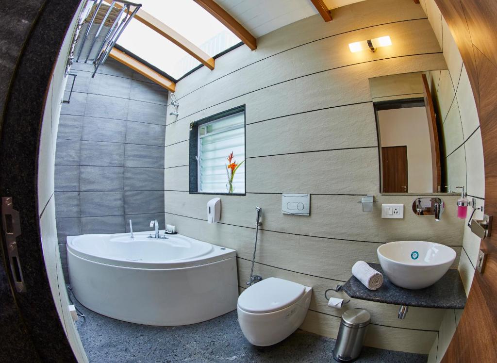 Bathtub Room Grape County Eco Resort & Spa, Nashik Bathtub Room Grape County Eco Resort & Spa, Nashik