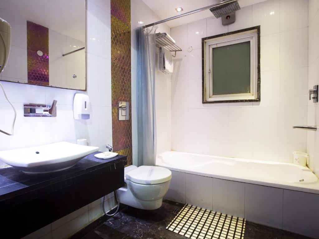 Bathtub Room Hotel Krishna By RCG Hotels, Paharganj, New Delhi Bathtub Room Hotel Krishna By RCG Hotels, Paharganj, New Delhi