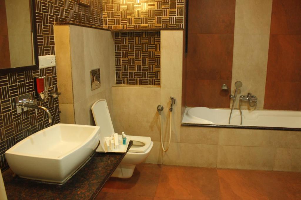 Bathtub Room Hotel Mount Regency in Mount Ābu Bathtub Room Hotel Mount Regency in Mount Ābu