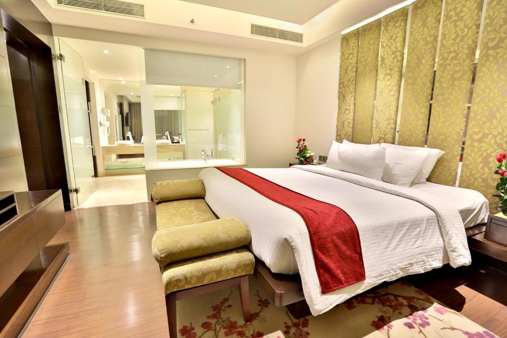 Bathtub Room Hotel Royal Orchid Jaipur, 3 Kms to Airport Bathtub Room Hotel Royal Orchid Jaipur, 3 Kms to Airport