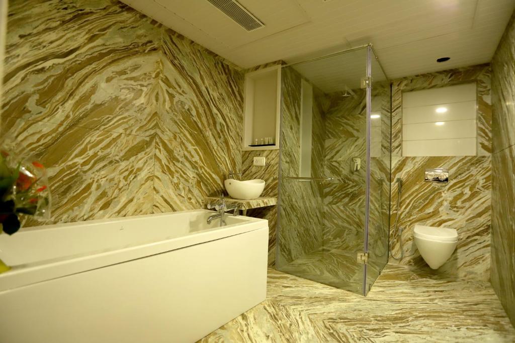 Bathtub Room Indore Hotel Grand Girdhar Bathtub Room Indore Hotel Grand Girdhar
