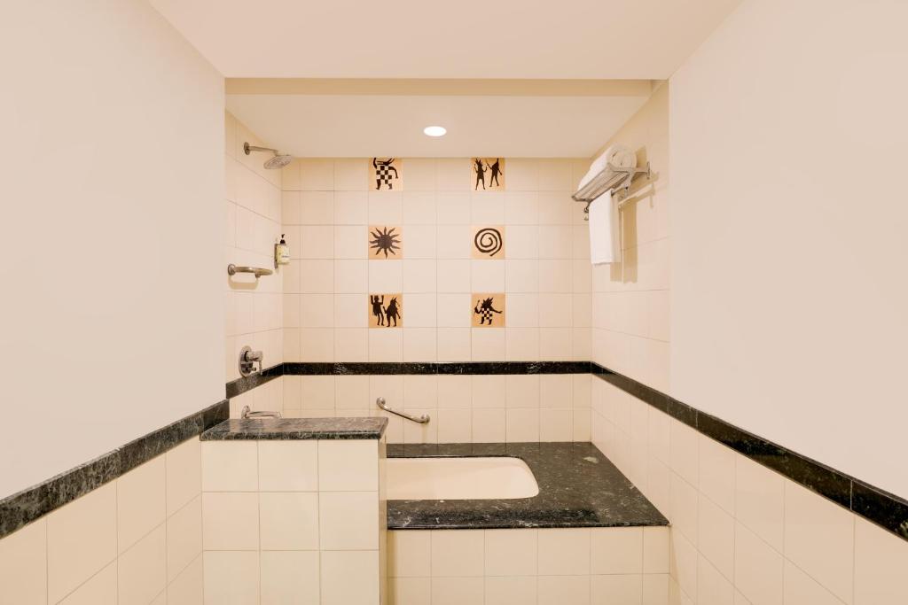 Bathtub Room Lemon Tree Hotel Indore Bathtub Room Lemon Tree Hotel Indore
