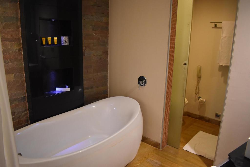Bathtub Room O Hotel Pune Bathtub Room O Hotel Pune