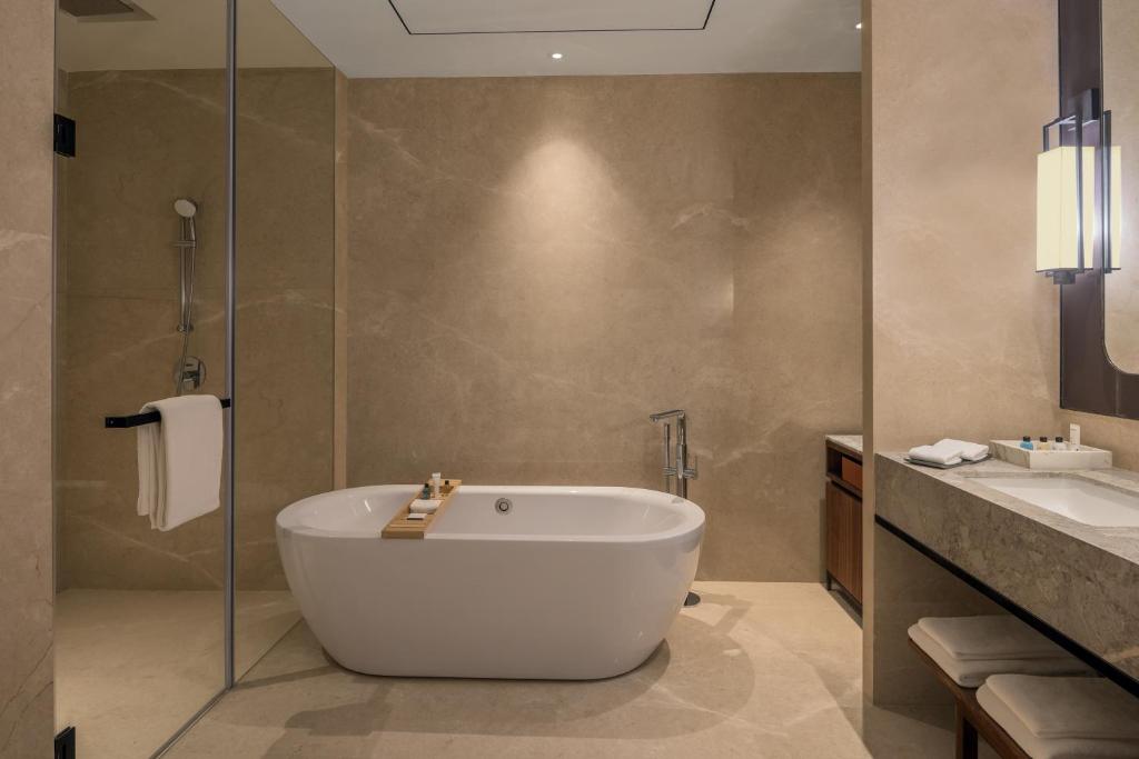 Bathtub Room Radisson Blu Hotel & Spa, Nashik Bathtub Room Radisson Blu Hotel & Spa, Nashik
