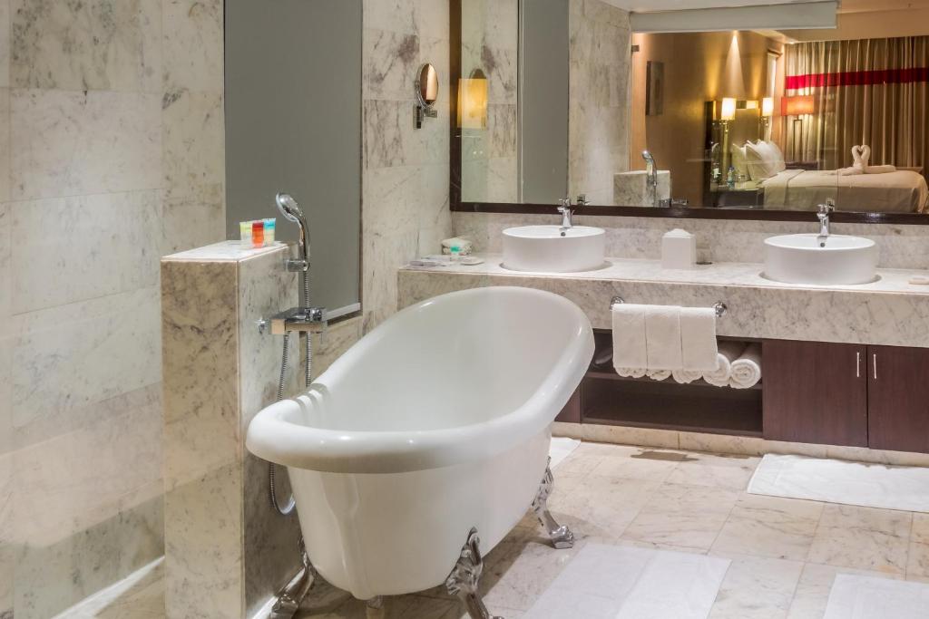 Bathtub Room Radisson Hotel Agra Bathtub Room Radisson Hotel Agra