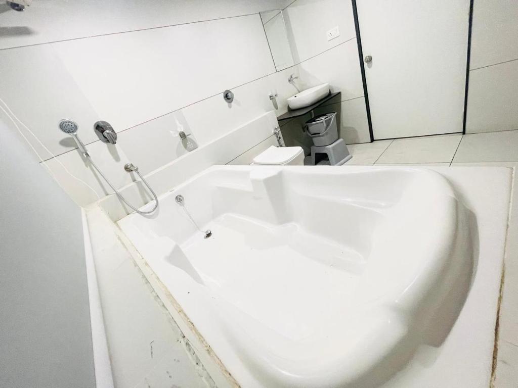 Bathtub Room Rajkot Hotel Royal Orbit Bathtub Room Rajkot Hotel Royal Orbit