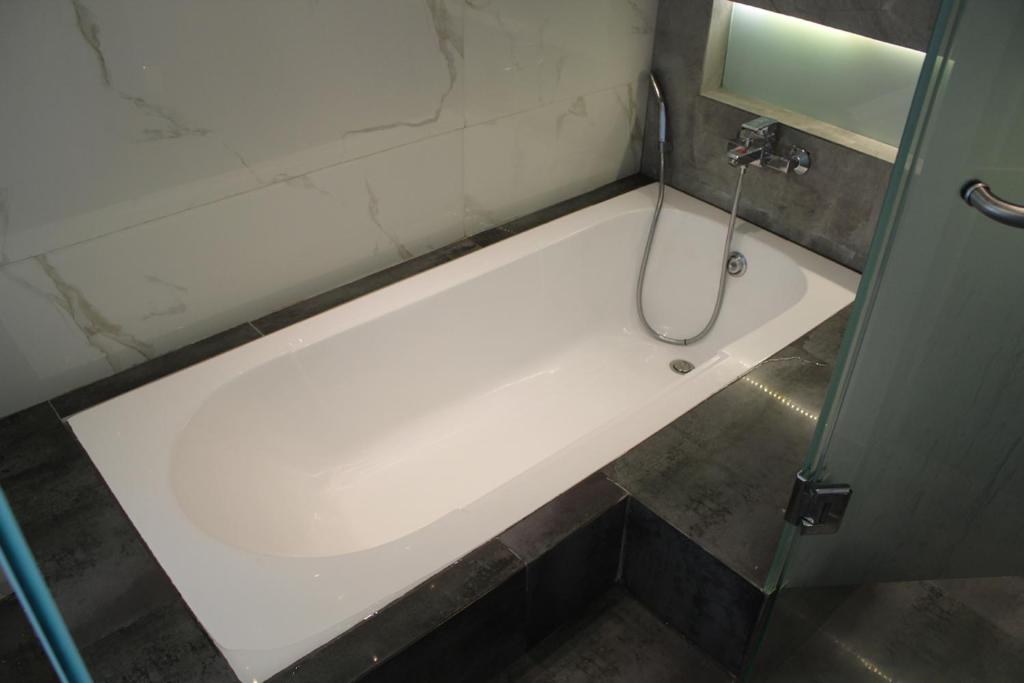 Bathtub Room Saibaba International Hotel Shirdi Bathtub Room Saibaba International Hotel Shirdi