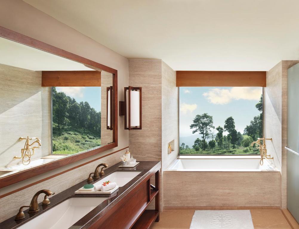 Bathtub Room Taj Chia Kutir Resort & Spa Darjeeling Bathtub Room Taj Chia Kutir Resort & Spa Darjeeling
