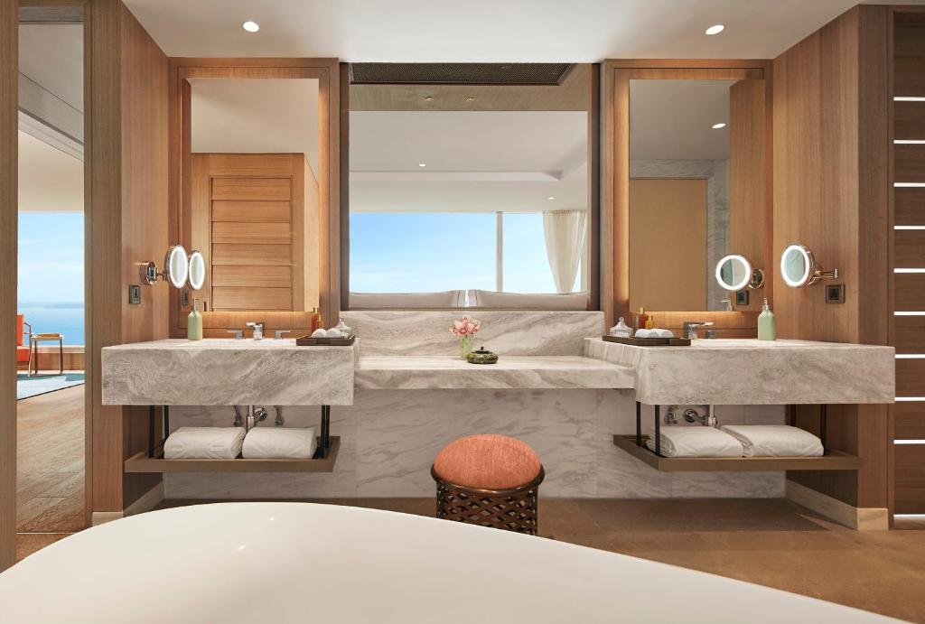 Bathtub Room Taj Cidade de Goa Horizon, Panjim Goa Bathtub Room Taj Cidade de Goa Horizon, Panjim Goa