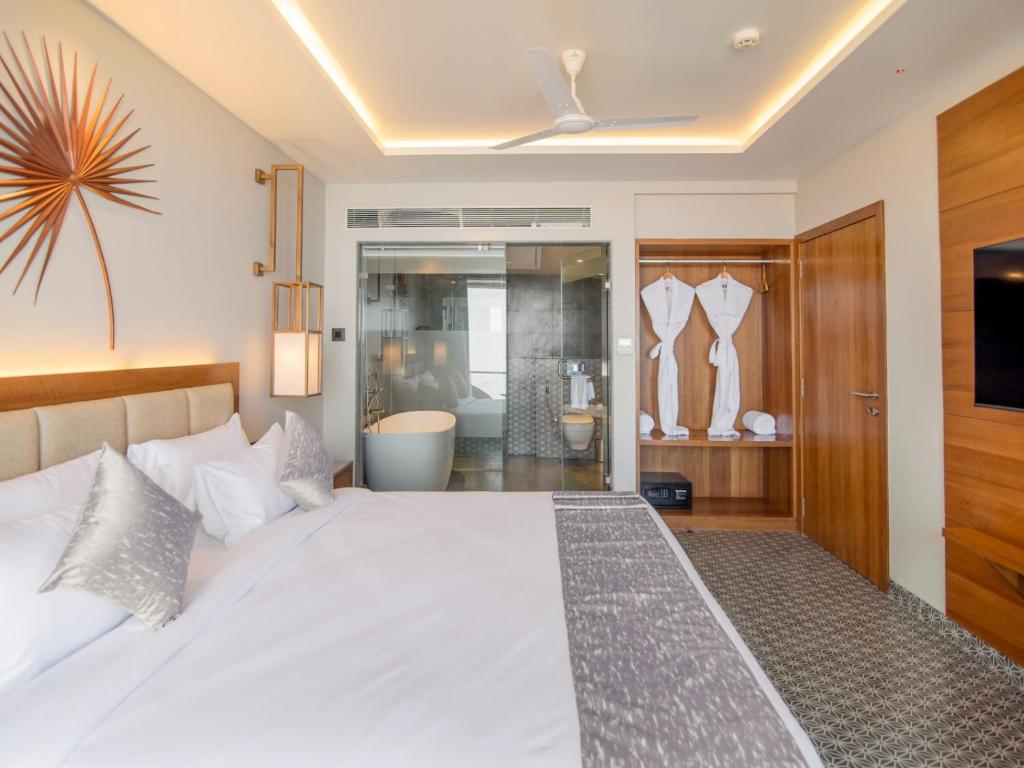 Bathtub Room The Cliff by Zuper Panchgani Bathtub Room The Cliff by Zuper Panchgani