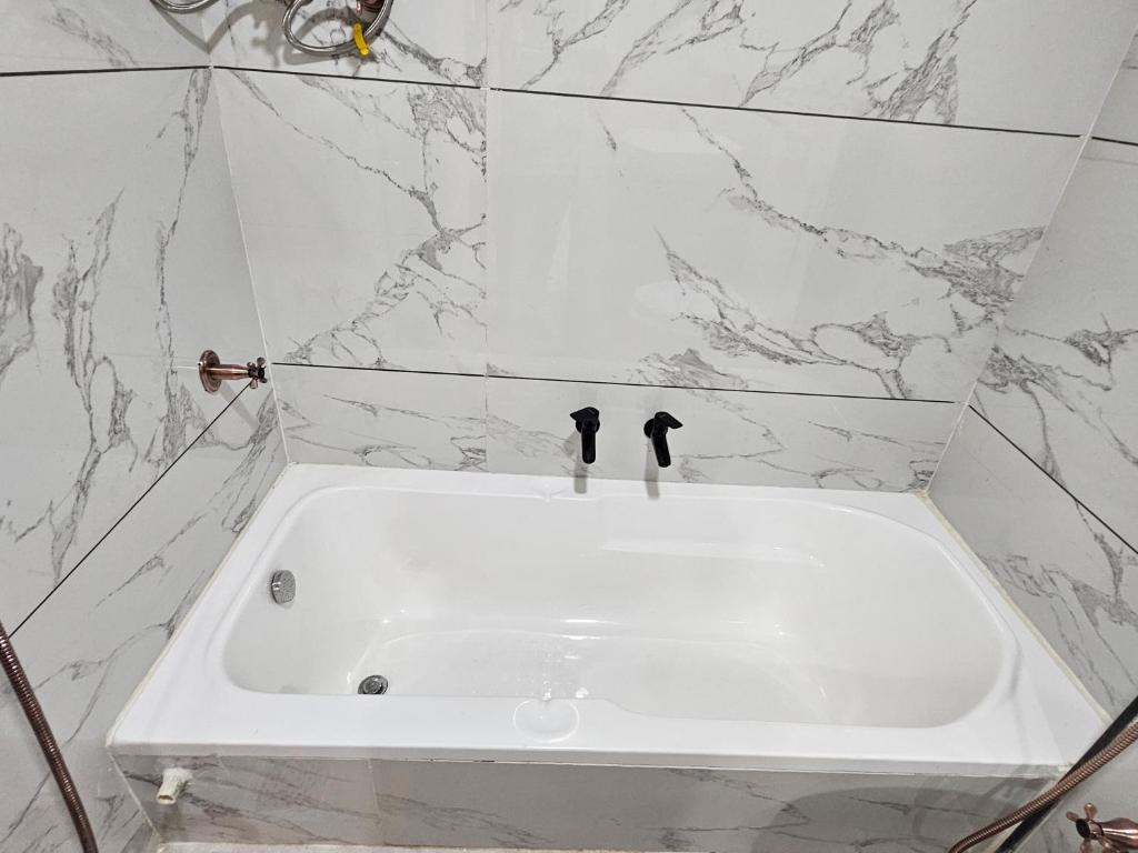 Bathtub Room The Eiffel Hotel & Banquet Gandhinagar Bathtub Room The Eiffel Hotel & Banquet Gandhinagar