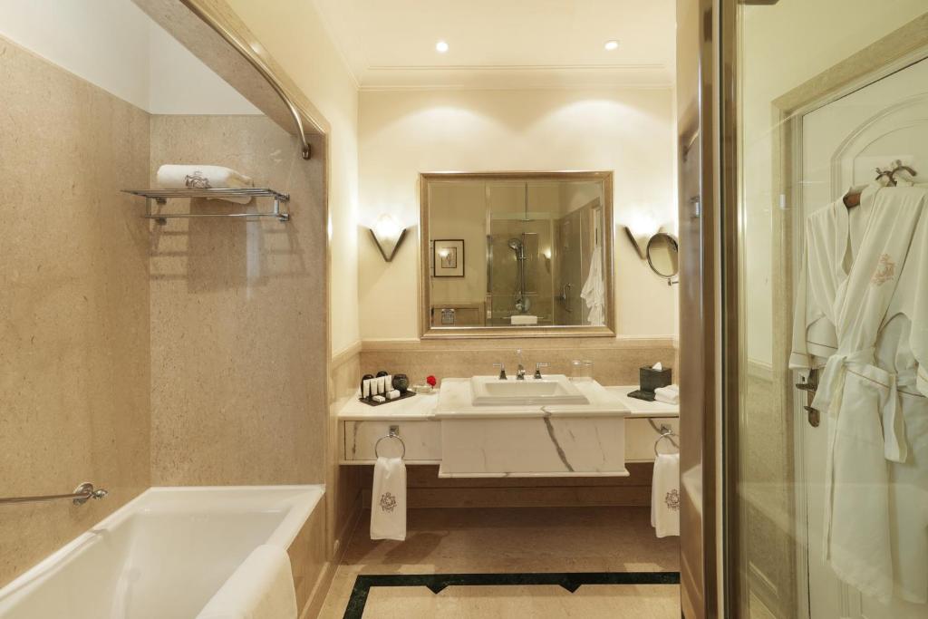 Bathtub Room The Imperial, New Delhi Bathtub Room The Imperial, New Delhi