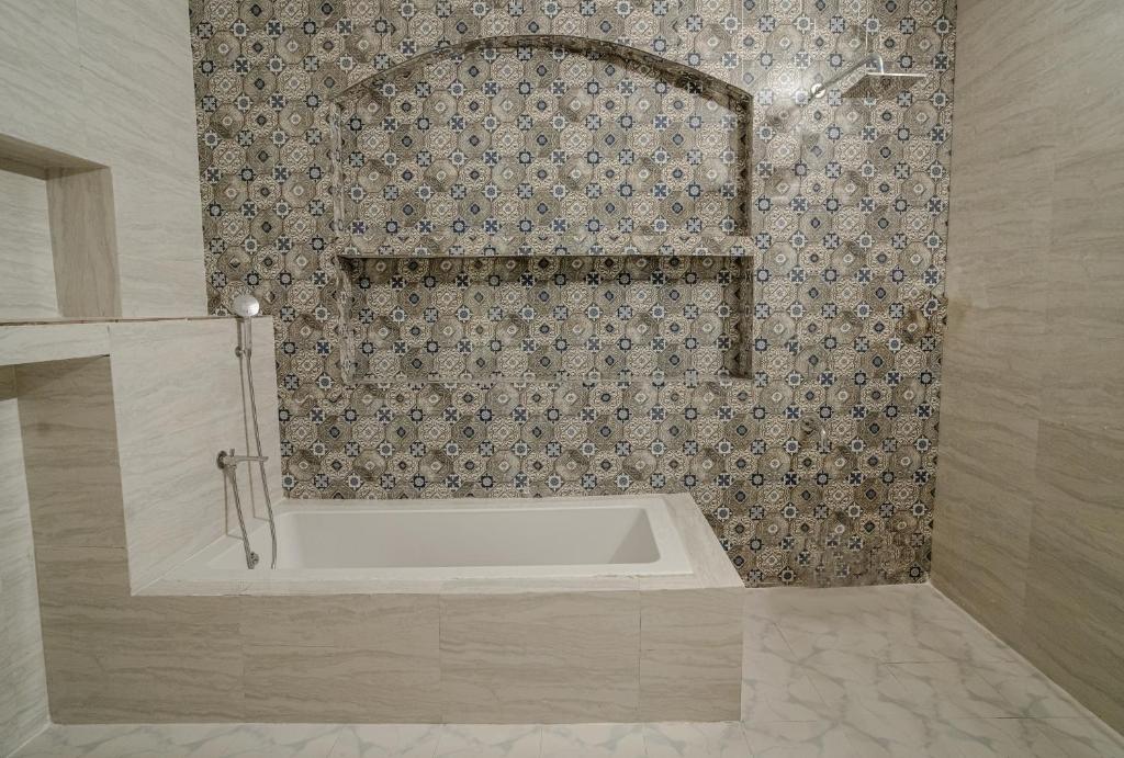 Bathtub Room The Neeraj Ganga Cottages Rishīkesh Bathtub Room The Neeraj Ganga Cottages Rishīkesh