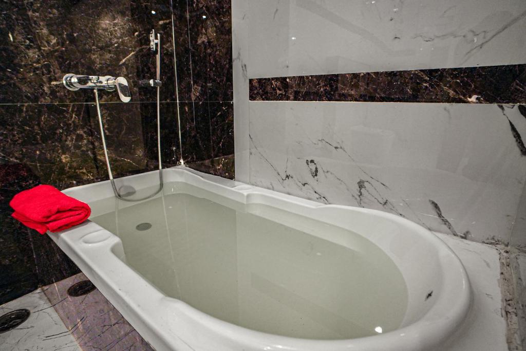 Bathtub Room THE RATH INNS Mandarmani Bathtub Room THE RATH INNS Mandarmani